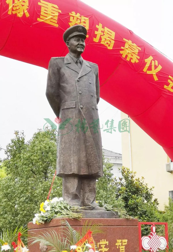 <b>洪学智将军铜像沉塑开幕</b>