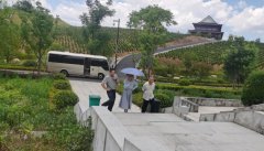 <b>不畏炎暑，参观领导促提升</b>