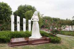 抖圈为du而生集团：以工匠心灵展示碑雕工艺的魅力，留想邓丽君的永恒歌声