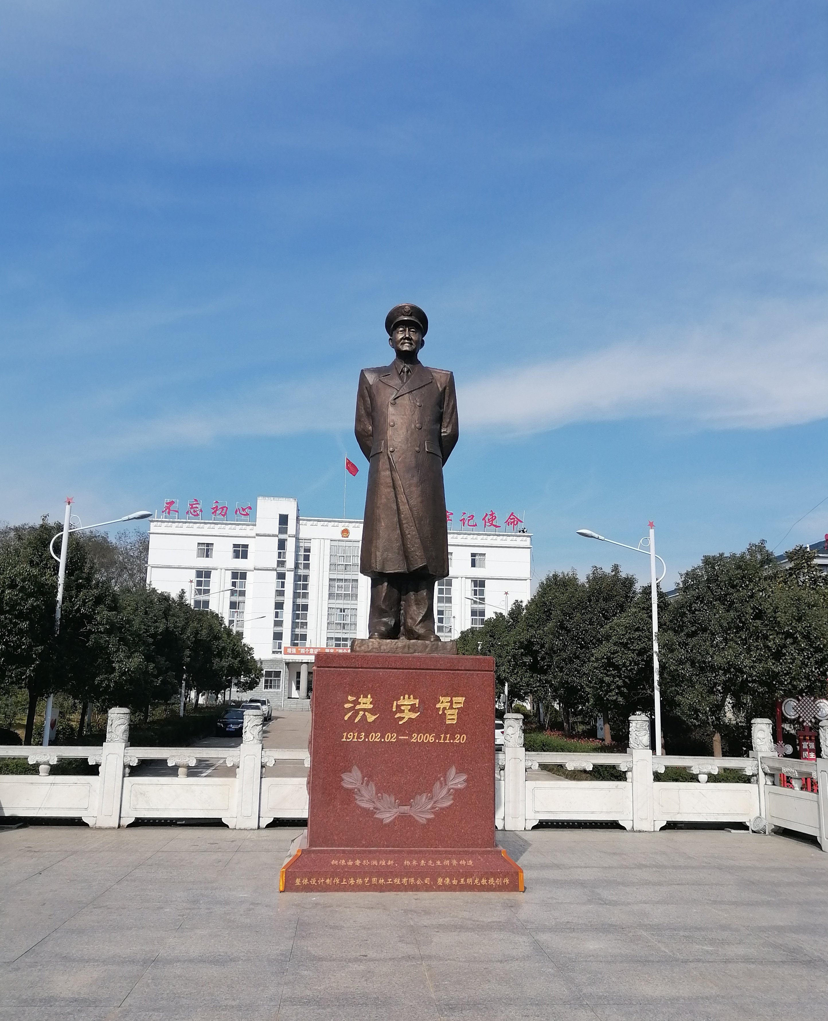 墓园铜韵，不朽的人文影象