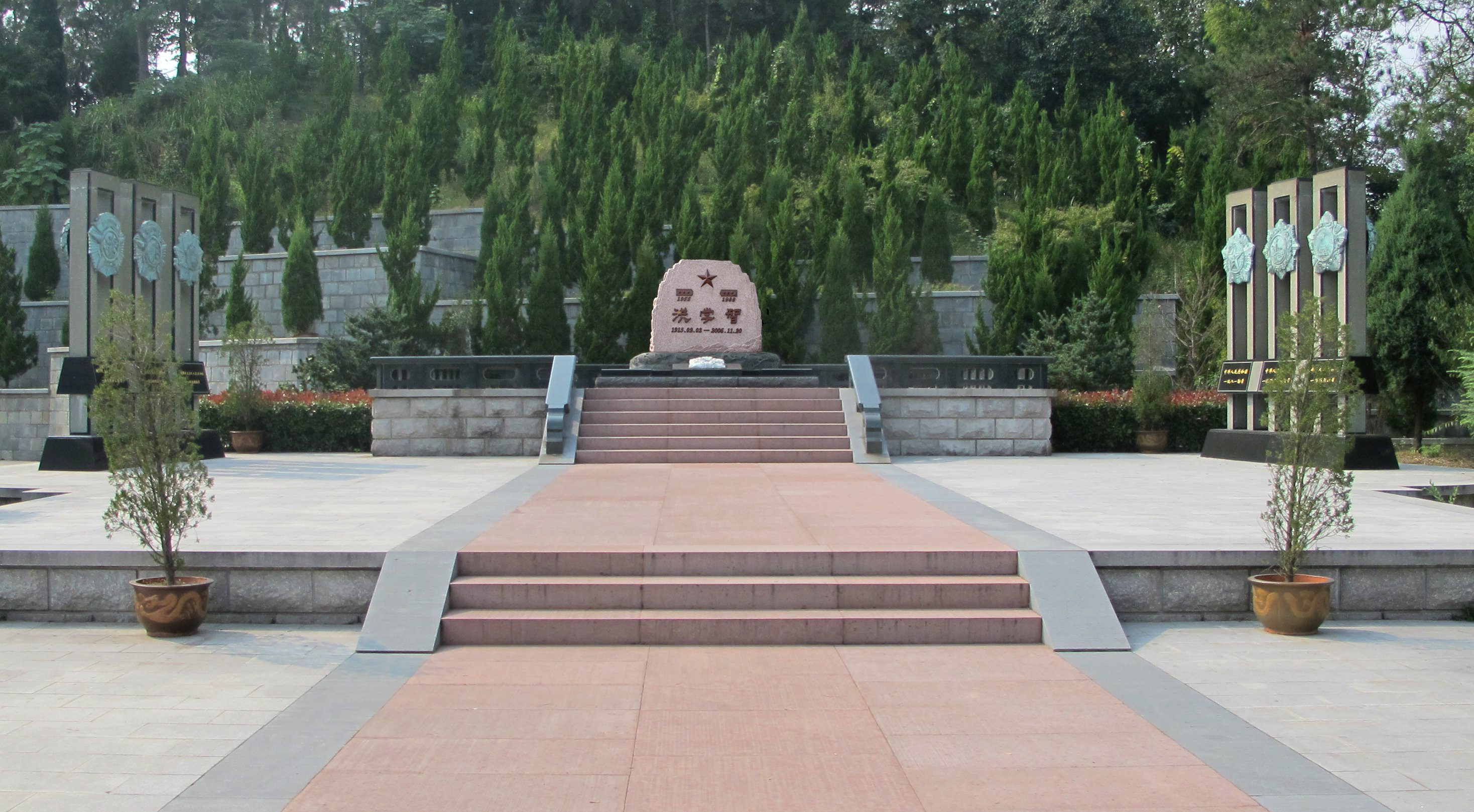 为什么墓园必要红色文化？